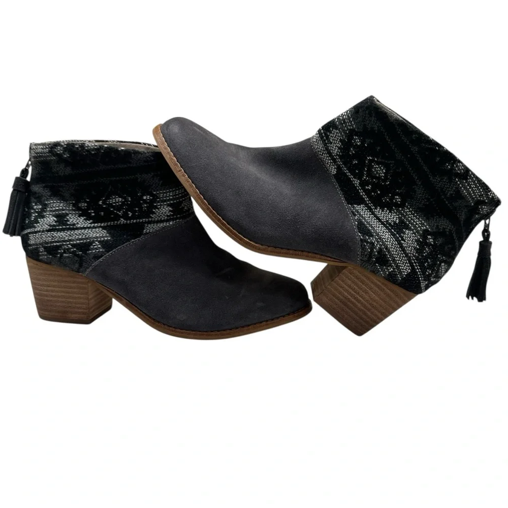 Toms Gray Suede Ankle Booties with Patterned Knit Collar Size: 7.5